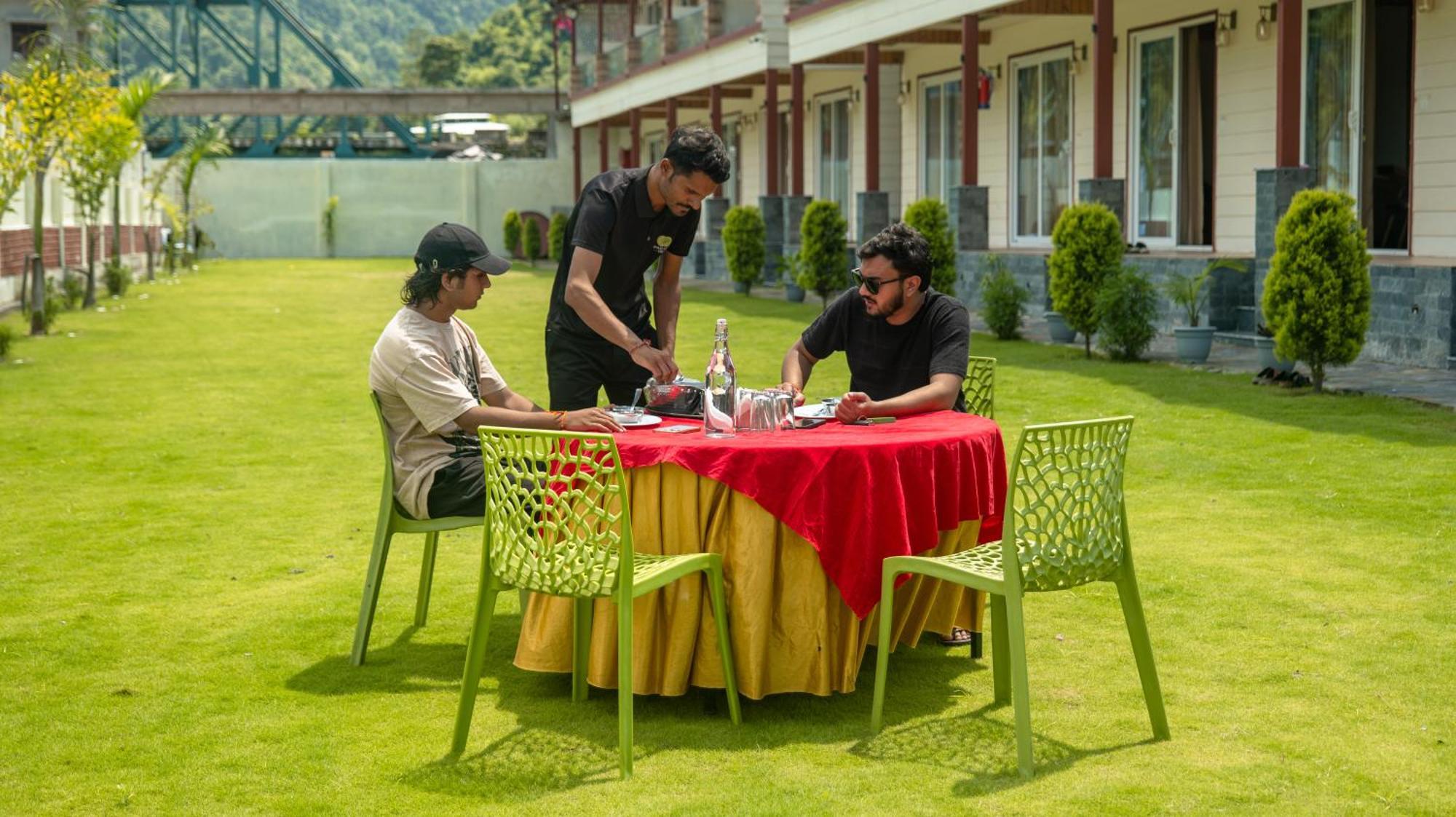 Qcent Woods Resort & Spa, Rishikesh Exterior photo